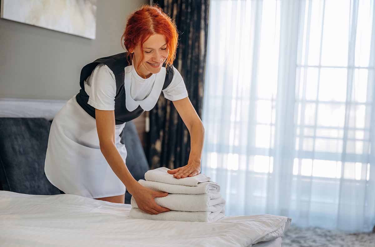 hotel maid with clean towels